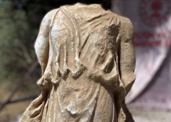 Syedra Antik Kenti’nde 1800 yıllık ikinci zafer tanrıçası heykeli bulundu