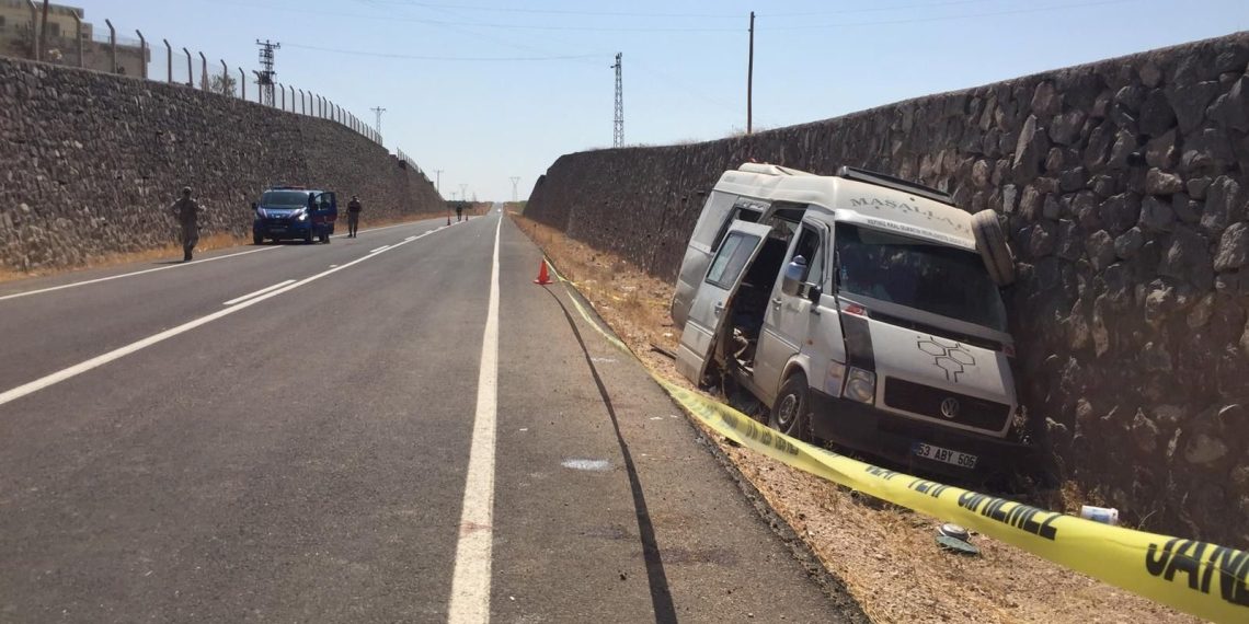 Tarım emekçilerini taşıyan minibüs kaza yaptı: 3 meyyit, 17 yaralı