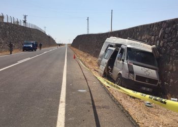 Tarım emekçilerini taşıyan minibüs kaza yaptı: 3 meyyit, 17 yaralı