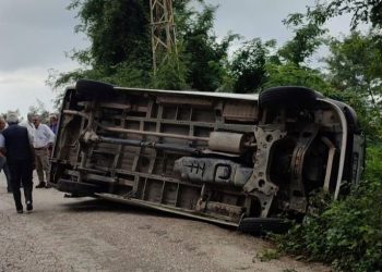Tarım personellerini taşıyan minibüs devrildi: 6 yaralı