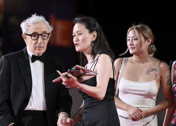 Tartışmalı direktör Woody Allen Venedik’te hem alkışlandı hem protesto edildi
