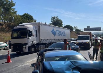 TEM’de 4 aracın karıştığı zincirleme kaza: 2 yaralı