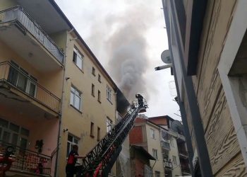 Tokat’ta 4 katlı binada yangın