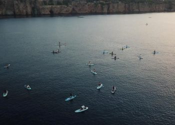 Toplumsal medyada müsaadesiz kürek sörfü kiralayan yabancı uyrukluya hudut dışı