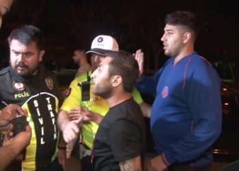 Trafik kontrolünde alkollü şoför polislere zorluk çıkardı: “Beni meskenden alın”