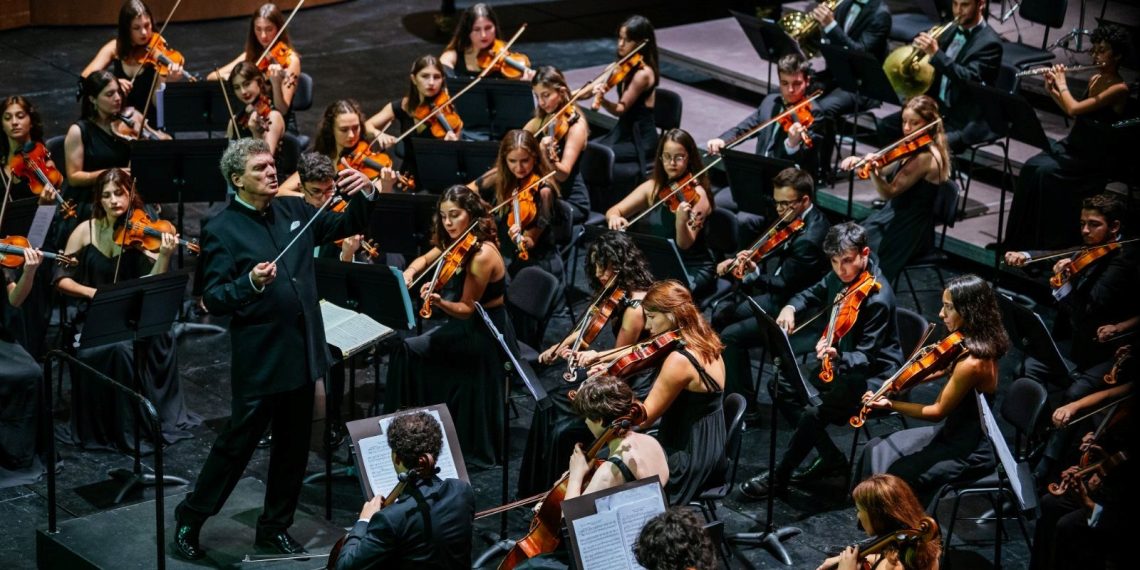 Türkiye Gençlik Filarmoni Orkestrası’nın turnesi Atatürk Kültür Merkezi’nde başladı