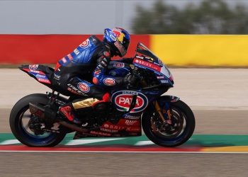 Ulusal motosikletçi Toprak Razgatlıoğlu, Fransa’da birinci yarışta birinci oldu