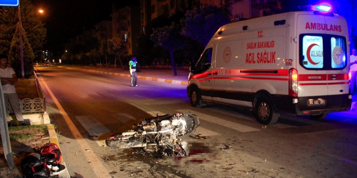 Uşak’ta kamyonetle motosiklet çarpıştı: 2 meyyit