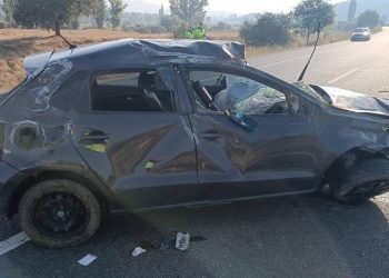 Uşak’ta refüje çarpan arabadaki 1’i bebek, 3 kişi yaralandı