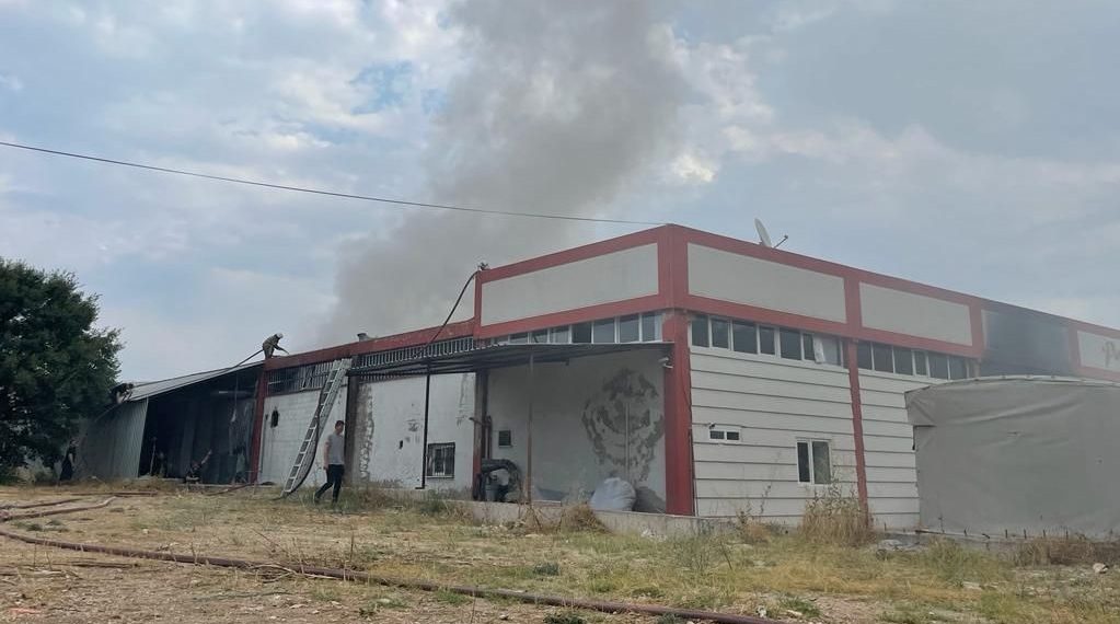 Uşak’ta fabrika yangını