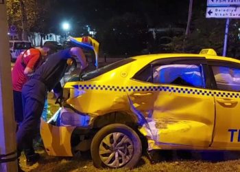 Üsküdar’da dolmuş ile taksi çarpıştı: 3 yaralı