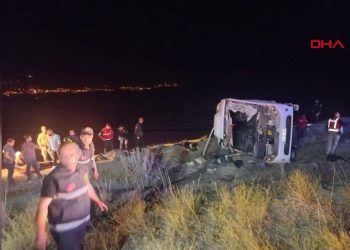 Van’da katliam üzere kaza: 5 meyyit, 30 yaralı