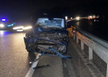 Yağış nedeniyle kayan araba TIR’a çarptı: 5 yaralı