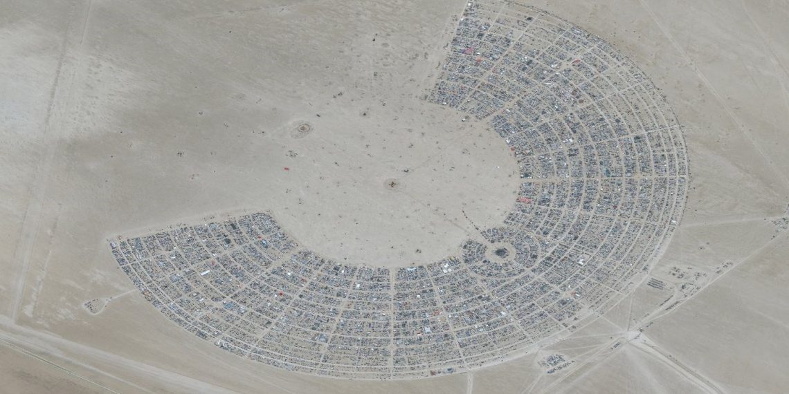 Yağmur Burning Man’in ateşini söndürdü: 1 meyyit, binlerce mahsur