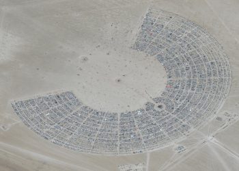 Yağmur Burning Man’in ateşini söndürdü: 1 meyyit, binlerce mahsur