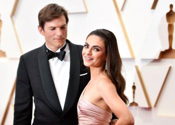 Yansıların odağındaki Ashton Kutcher cinsel akın aksisi hayır kurumundan istifa etti