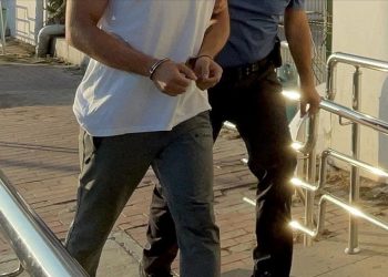 Yaşlı bayanı 3 milyon dolandırdılar