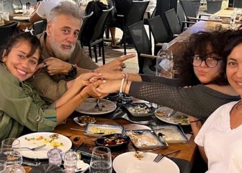 Yıllar sonra buluştular: Zeynep Alkan’dan aile pozu