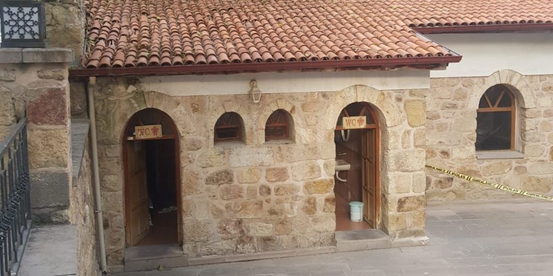 1 liralık tuvalet fiyatı için bıçaklandı