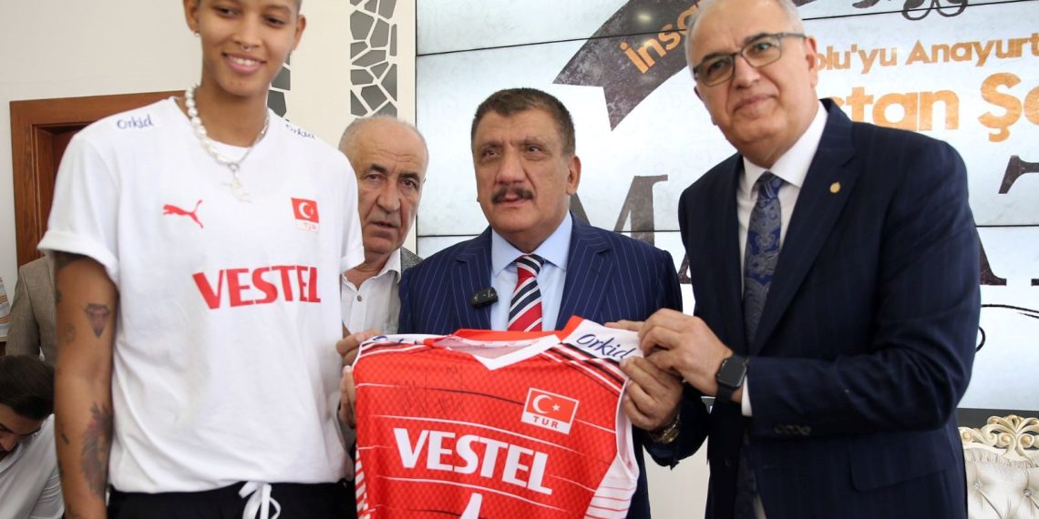 A Ulusal Bayan Voleybol Grubu’nun yıldızı Melissa Vargas Malatya’da: Memleketine güzel geldin