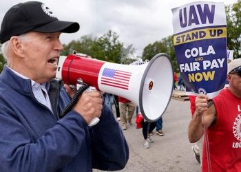 ABD tarihinde birinci: Vazifedeki Lider grevdeki çalışanları ziyaret etti