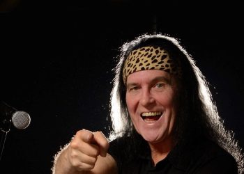 AC/DC’nin solisti Dave Evans İstanbul’da