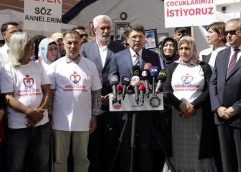 Adalet Bakanı Tunç’tan, Diyarbakır annelerine ziyaret