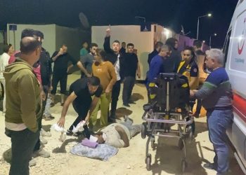 Adıyaman’da konteyner kentte demir çubuklu arbede: 1’i bayan 2 yaralı