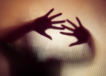 Afganistan’da ailesinin 25 yıldır bir odada hapsettiği bayan kurtarıldı