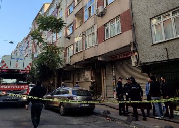 Ailesiyle tartışıp oturduğu konutu yaktı: 19 kişiyi itfaiye kurtardı