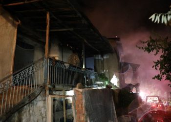 Ailesiyle tartıştı: Konutunu ateşe verdi