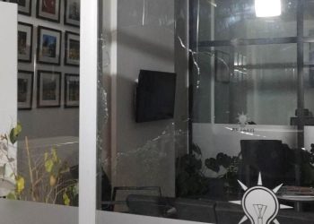 AK Parti Muğla Vilayet Başkanlığı binasına taşlı akın: 1 gözaltı