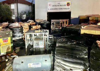 Aksu’da 12 ton kaçak kahve ele geçirildi