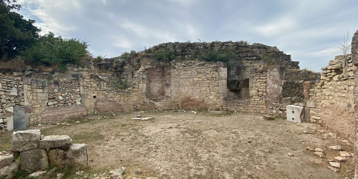 Alexandria Troas Antik Kenti’nde 1850 yıllık Polygonal yapısı ayağa kaldırılıyor