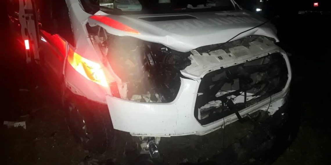 Ambulans ile araba çarpıştı: 2 yaralı