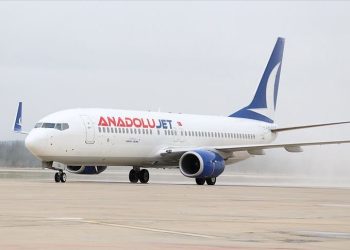 Anadolujet uçağı taksi yolundan çıktı