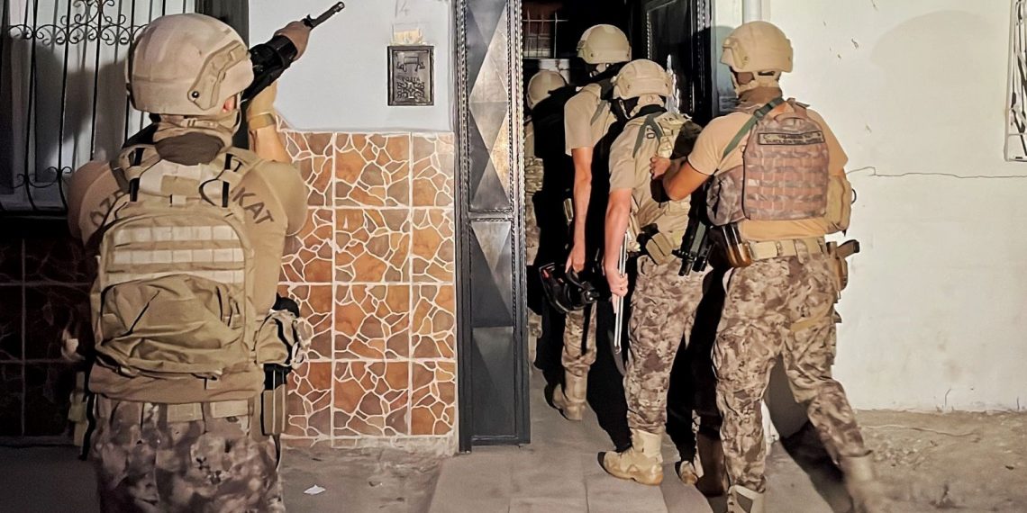 Ankara merkezli 8 vilayette terör operasyonu: 30 gözaltı