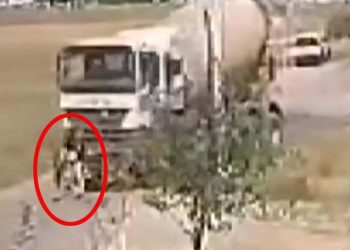 Anne ve küçük çocuğu beton mikserinin altında kaldı