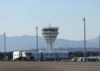 Antalya Havalimanı’nda uçuşları durduran arıza
