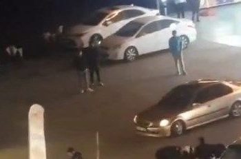 Arabada yüksek sesle müzik dinleyen 3 bireye gözaltı