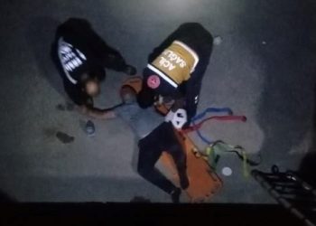 Arabasındaki arızayı denetim etmek istedi: 3 metrelik menfeze düştü