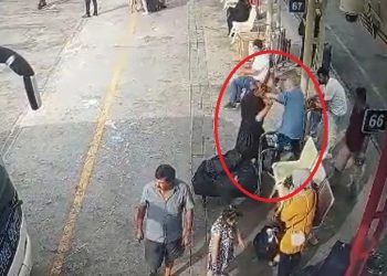 Arbede eden iki kişi tıpkı anda kalp krizi geçirdi