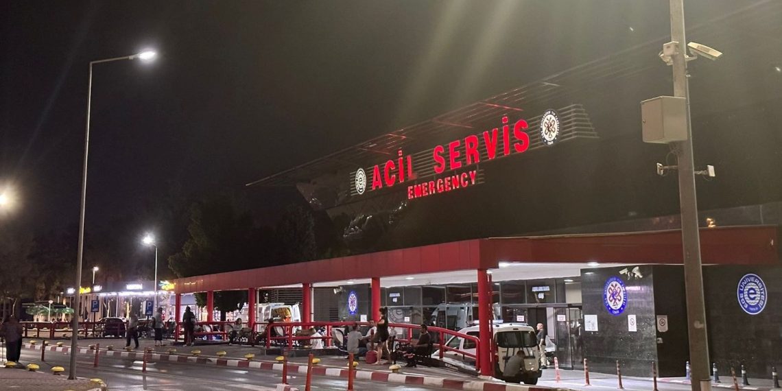 Arbedeyi izlerken başından bıçaklandı