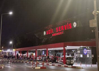 Arbedeyi izlerken başından bıçaklandı