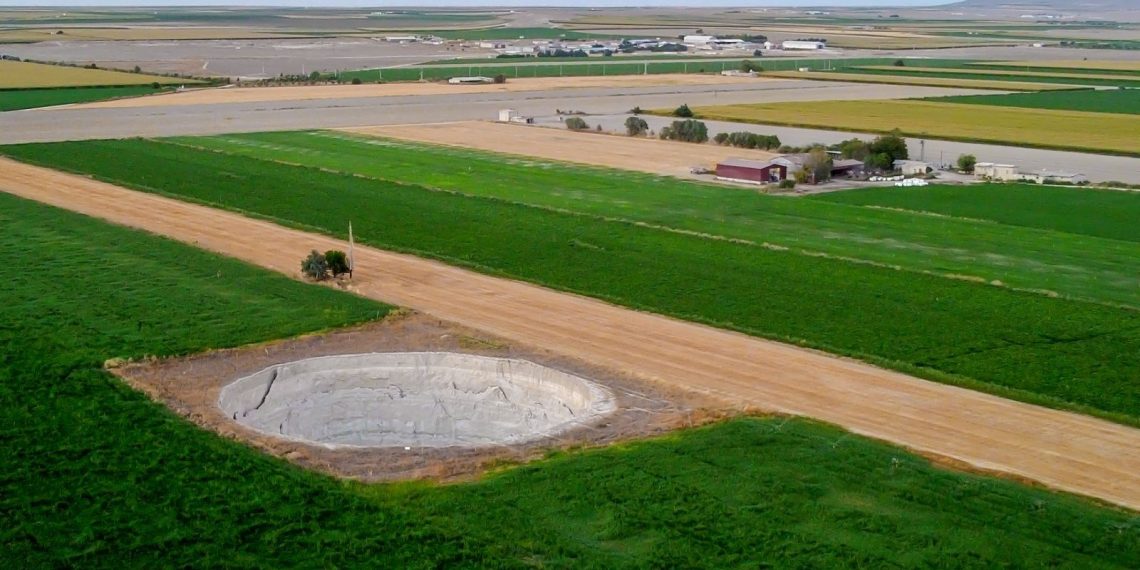 Artçı sarsıntılar tetikledi, obruk oluşumu arttı