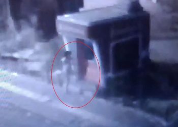 ATM kapısını kırmaya çalışırken yakalandı