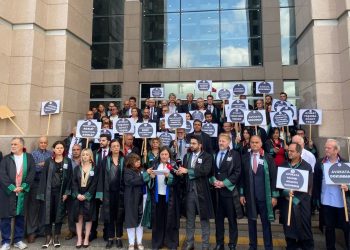 Avukatlar şiddeti protesto etti