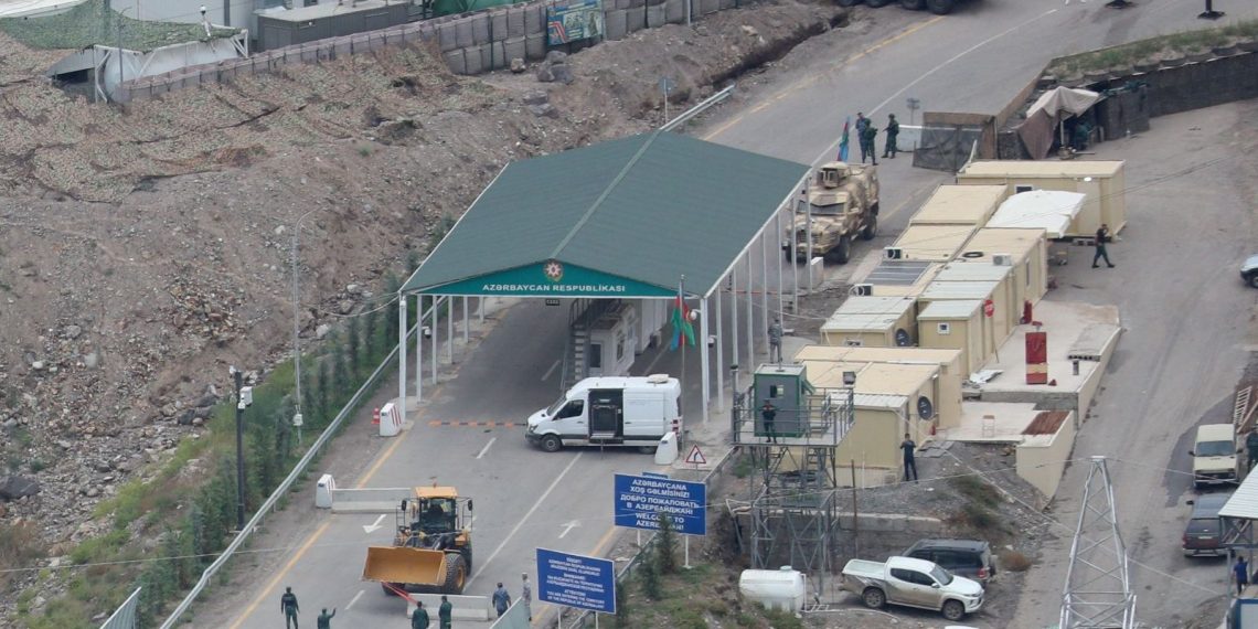 Azerbaycan: Ermenistan silahlı kuvvetleri işçisi Karabağ’dan Ermenistan’a geçecek