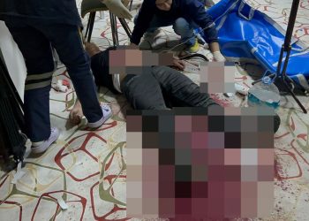 Baba-oğul dehşet saçtı: 4 kişiyi evvel dövüp sonra bıçakladılar