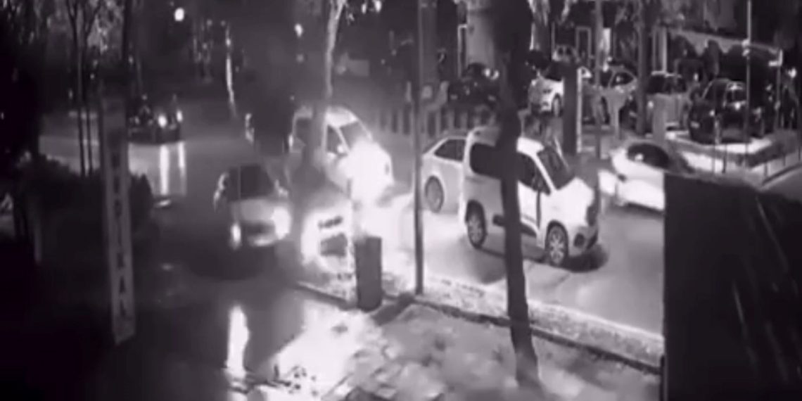 Bağdat Caddesi’nde kusurlu şerit değiştiren şoför kazaya neden oldu